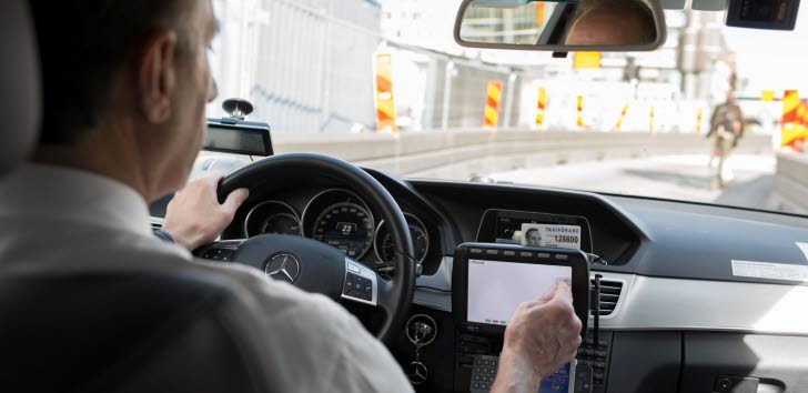 Omkring 15 000 arbetsgivare inom branscher där stillasittande arbete är vanligt har nyligen fått brev från Arbetsmiljöverket med information om hur de kan förebygga belastningsskador på grund av långvarigt stillasittande.