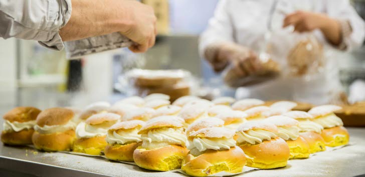 Tillverkning av semlor