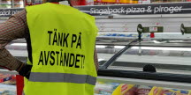 Bild på en människa med varselväst med texten "Håll avståndet!"