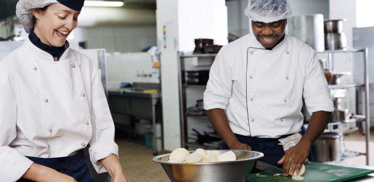  Two chefs working together