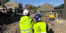 Två inspektörer från Arbetsmiljöverket och Skatteverket på myndighetsgemensamma kontroller inom byggverksamhet