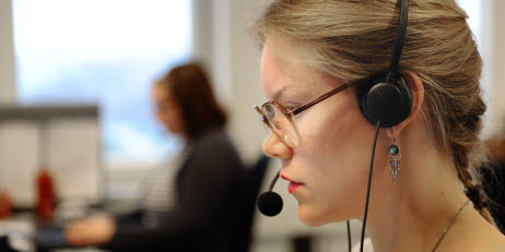 På många arbetsplatser sitter arbetstagarna stilla i över 4-6 timmar om dagen och de har lite kunskap om vad man kan göra för att pausa arbetet eller ändra arbetsställningen.