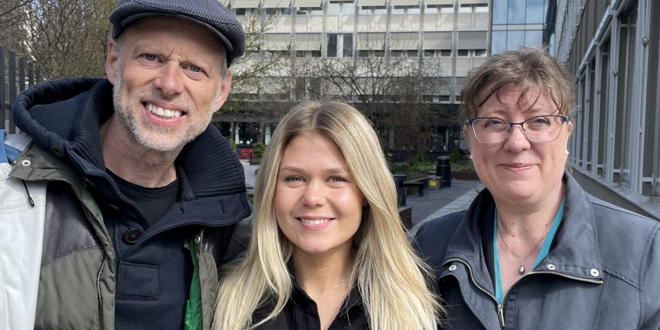 Fredrik Berling, Elsa Löfling och Malin Cato i vårsolen.