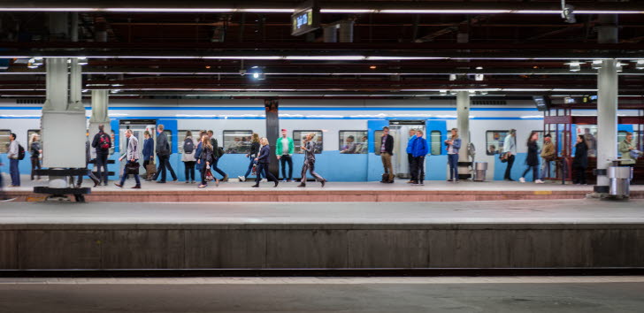 Personalen på tåg och bussar är utsatta för hot och våld.