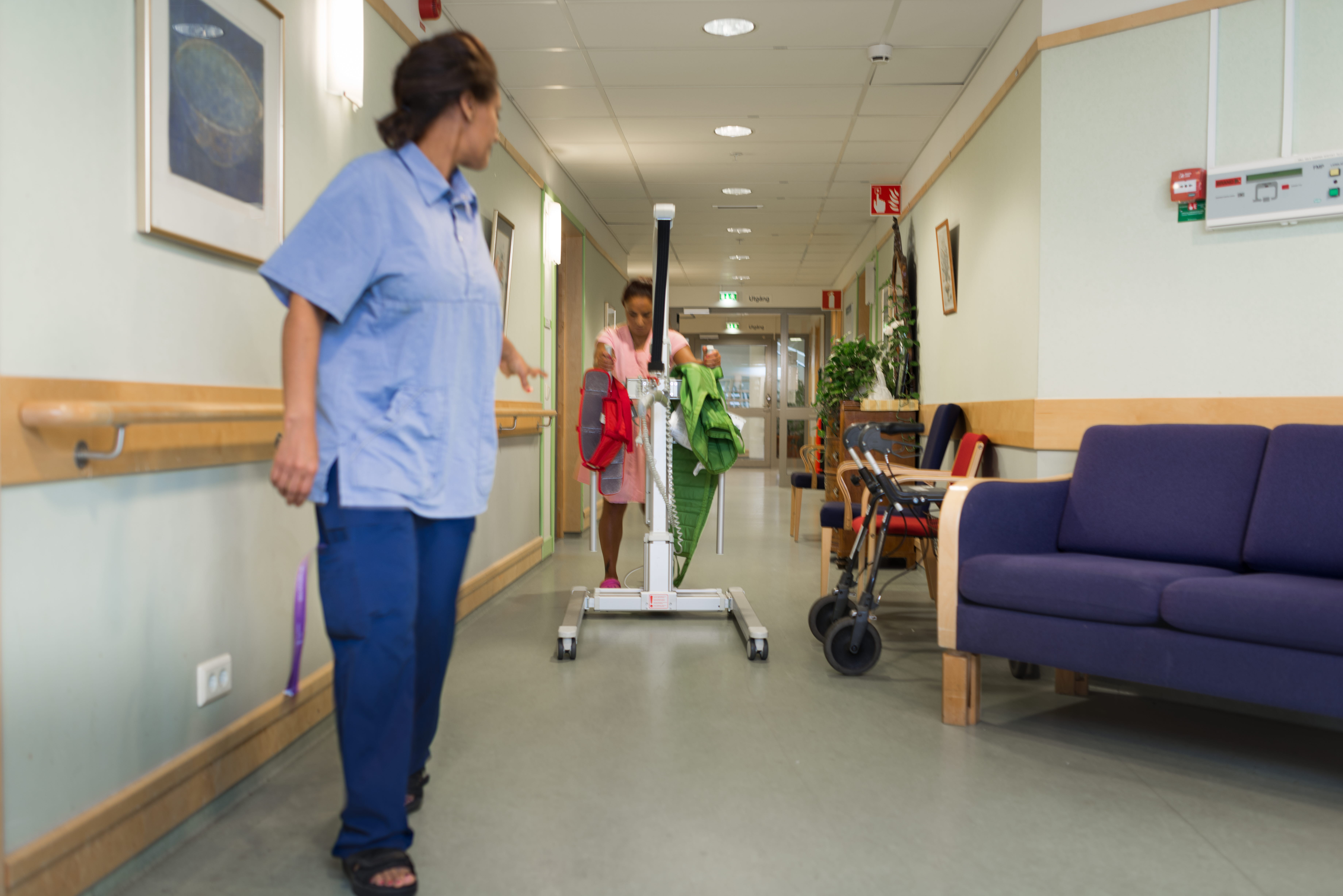 Utrikes födda upplever sin arbetsmiljö sämre än inrikes födda