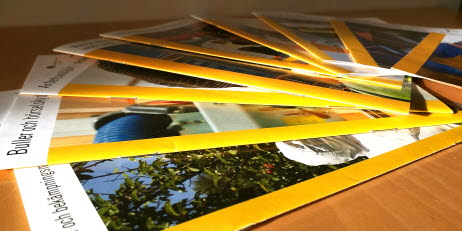 Bild på en samling broschyrer