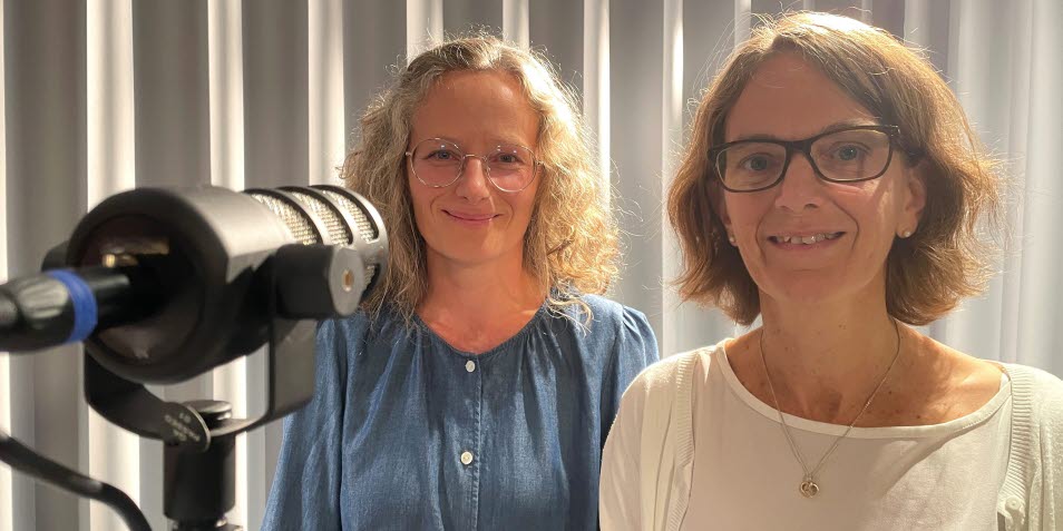 Ann-Louise Jonsson och Karin Staaf i poddstudion